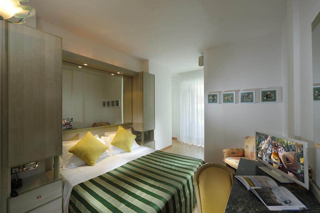 Hotel Montecarlo Bibione Ruang foto