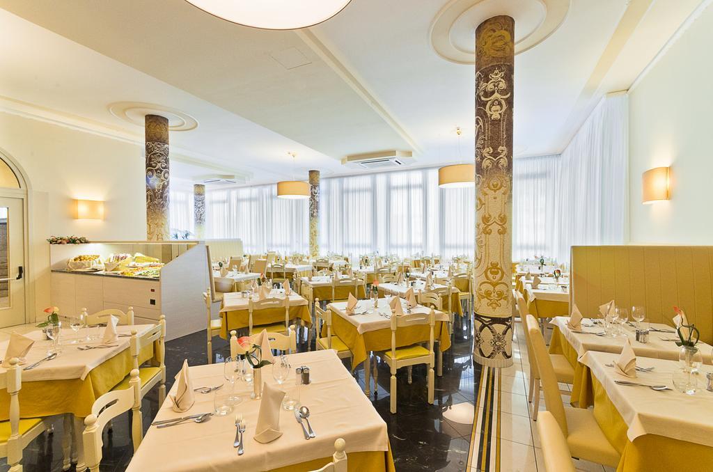 Hotel Montecarlo Bibione Bagian luar foto