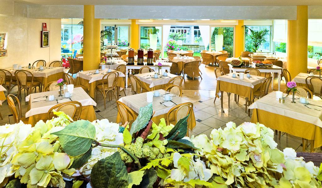 Hotel Montecarlo Bibione Bagian luar foto