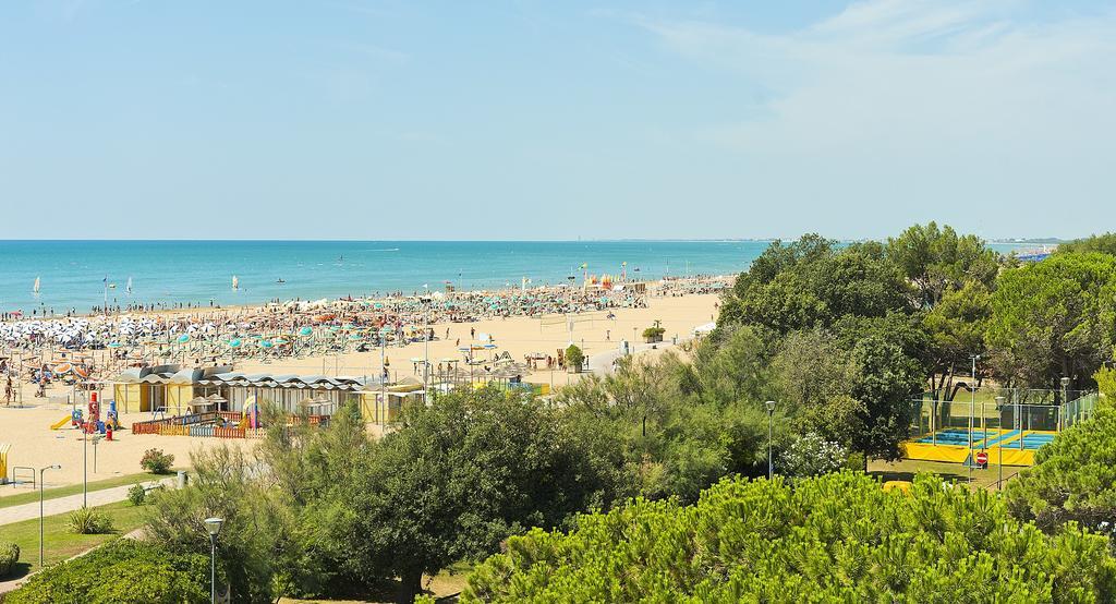 Hotel Montecarlo Bibione Bagian luar foto