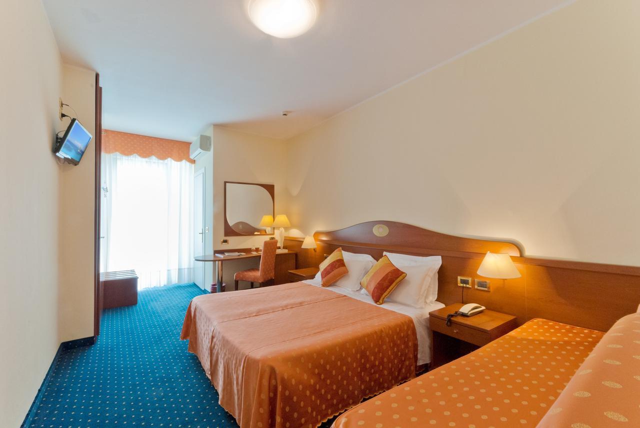Hotel Montecarlo Bibione Bagian luar foto