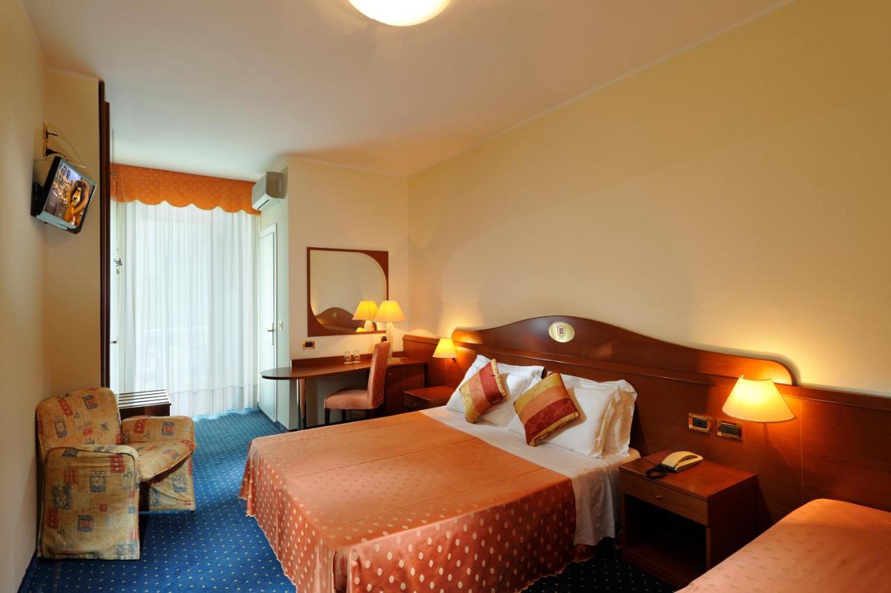 Hotel Montecarlo Bibione Bagian luar foto